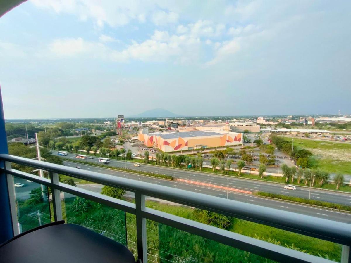 The Aces Crib At Azure North Pampangaアパートホテル エクステリア 写真