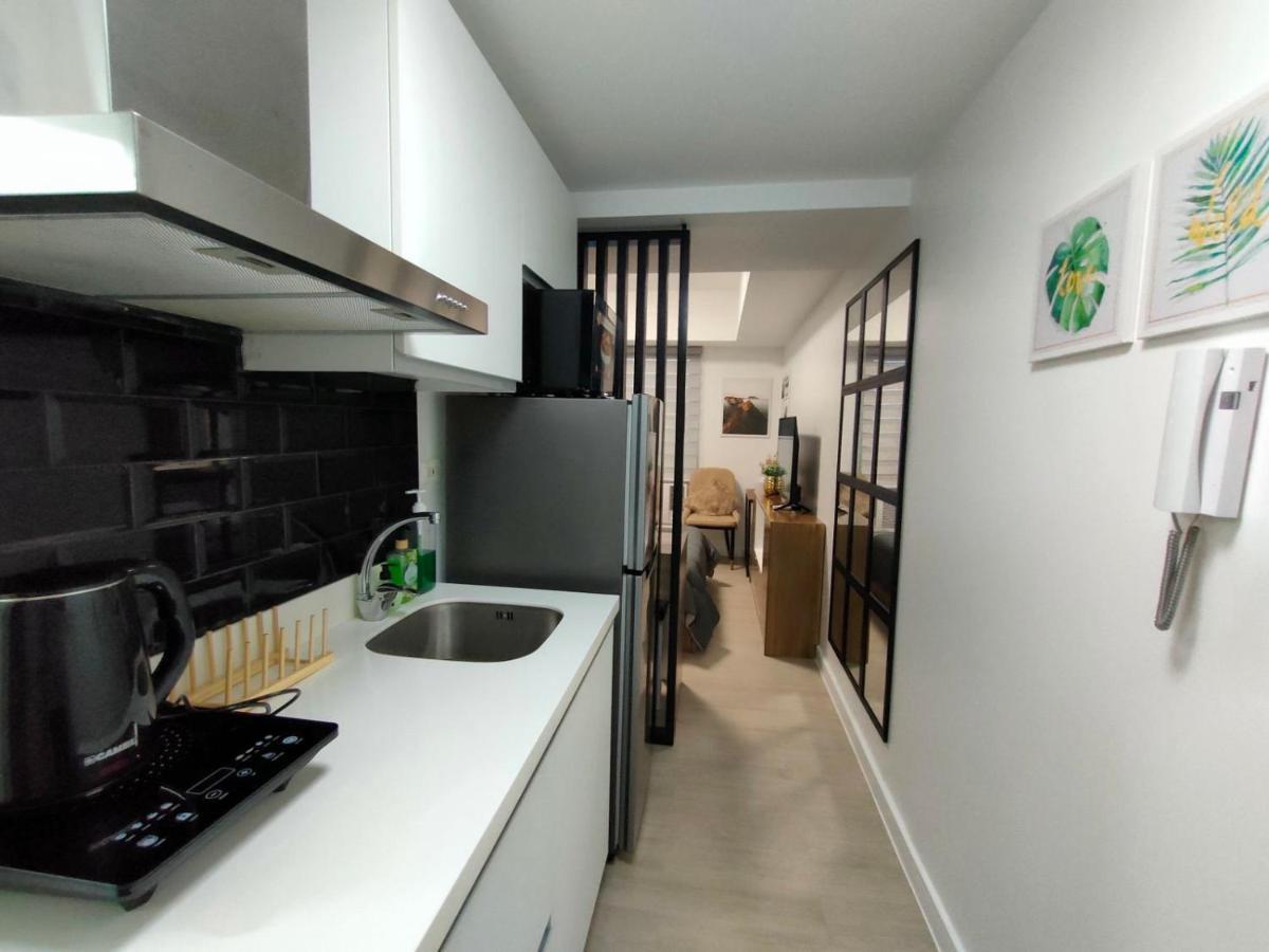 The Aces Crib At Azure North Pampangaアパートホテル エクステリア 写真
