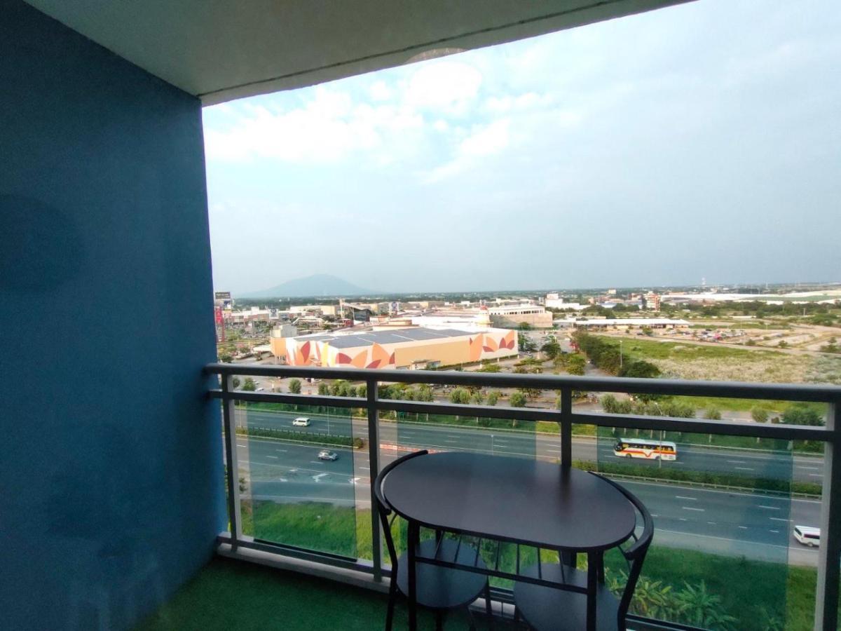 The Aces Crib At Azure North Pampangaアパートホテル エクステリア 写真