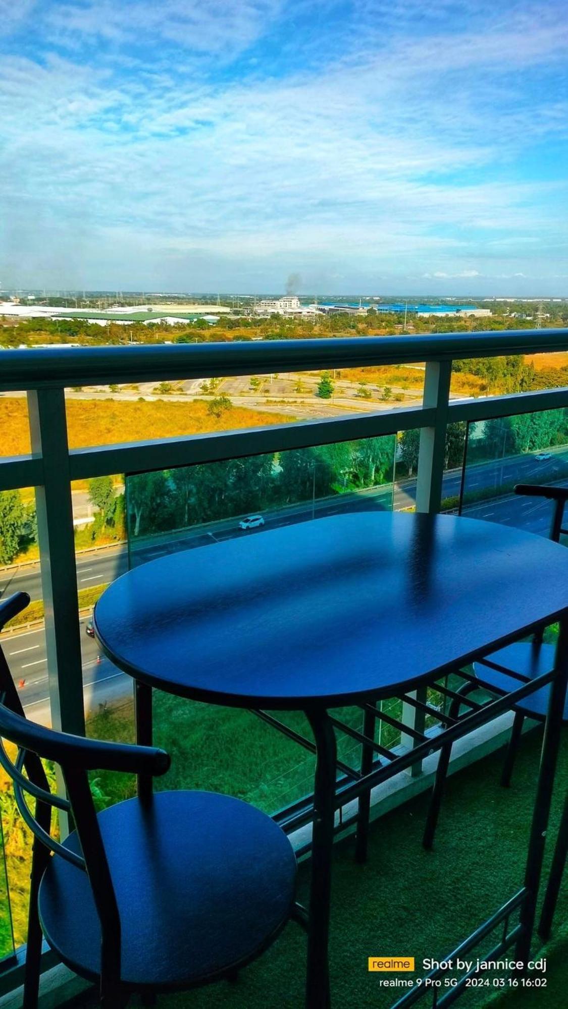 The Aces Crib At Azure North Pampangaアパートホテル エクステリア 写真