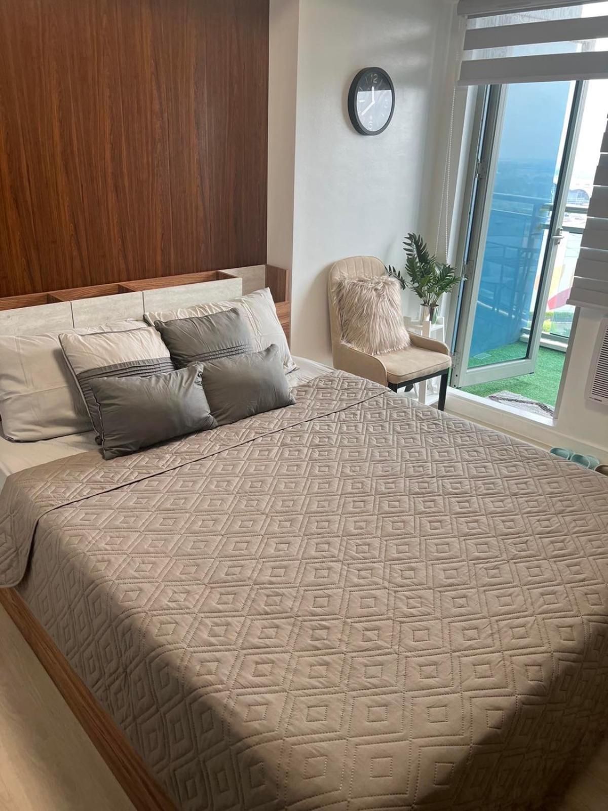 The Aces Crib At Azure North Pampangaアパートホテル エクステリア 写真