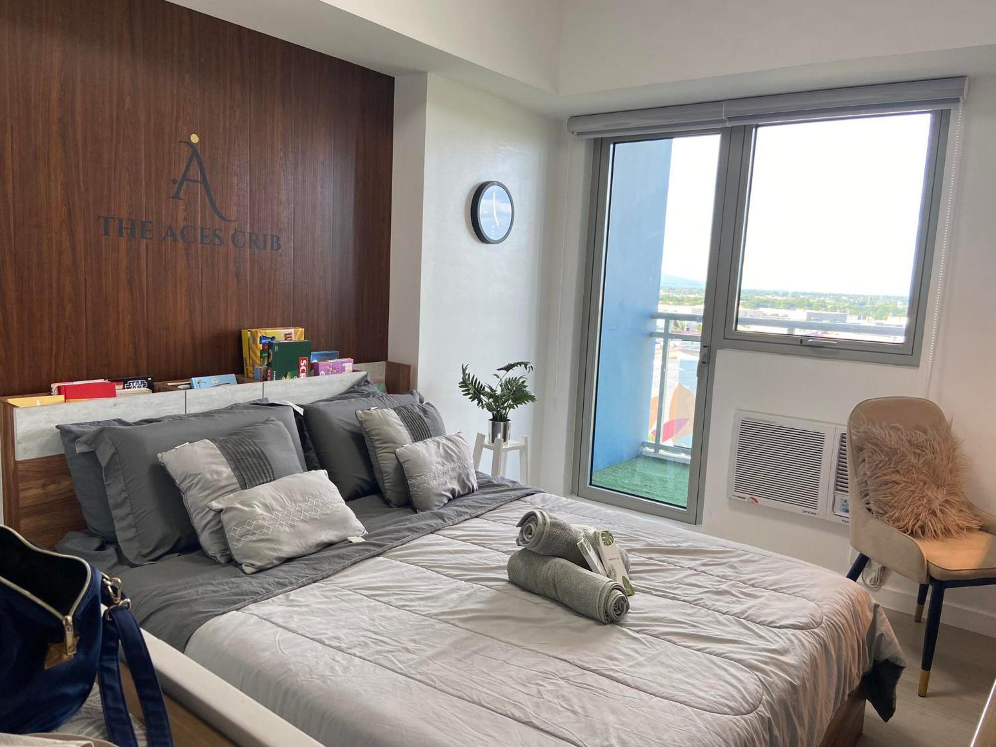 The Aces Crib At Azure North Pampangaアパートホテル エクステリア 写真